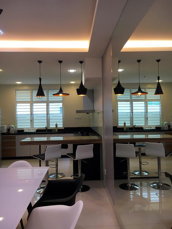 Shamrock Boutique Villa - Stay For 12 Person Batu Ferringhi Exterior photo
